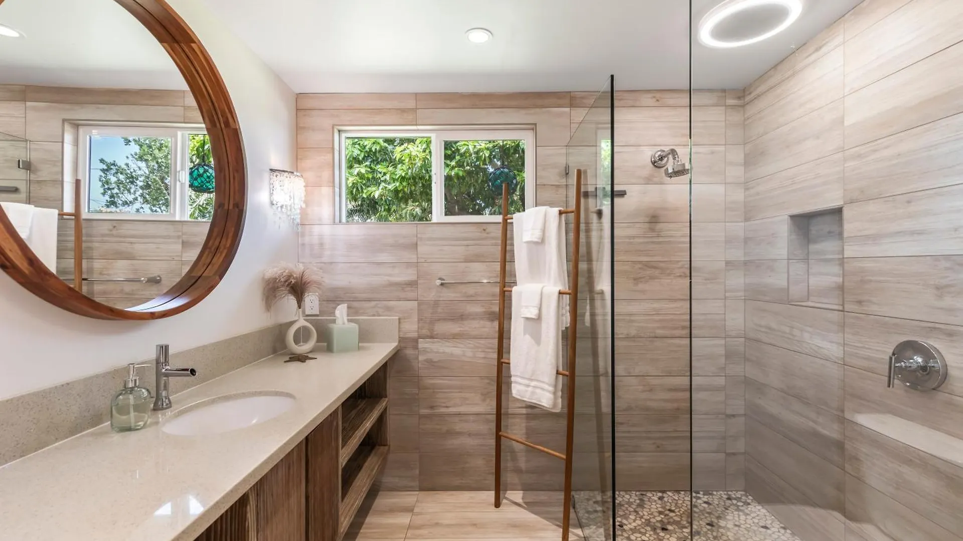 King Room-Mangolani Inn Paia Guest house